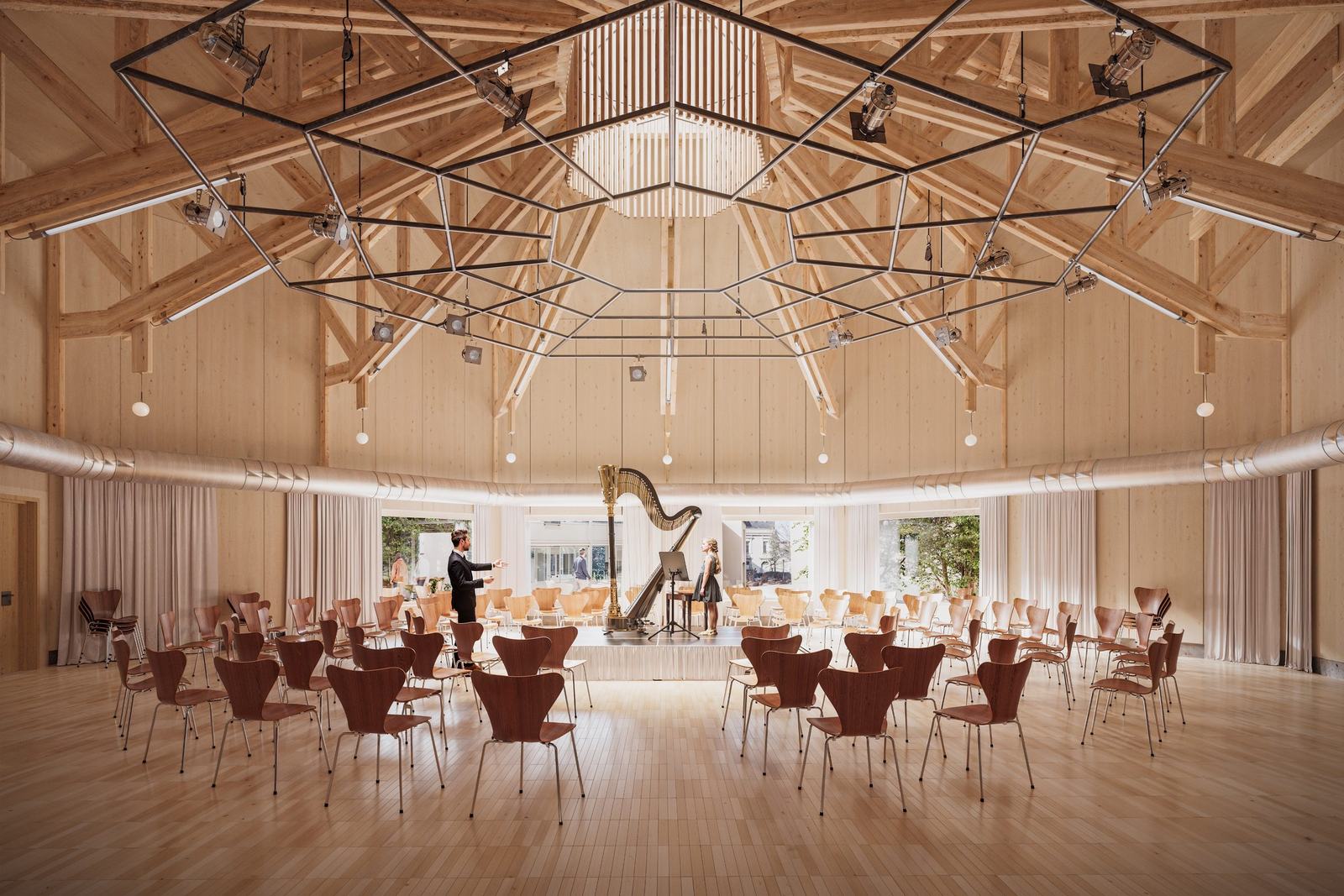 Salle de spectacle, HAHA Architectes, salle en bois avec charpente apparente
